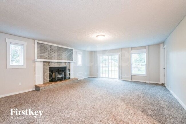 Building Photo - 648 Sycamore St