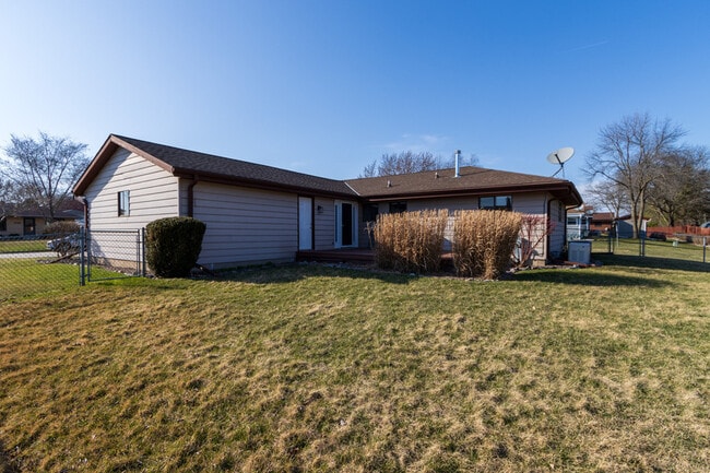 Building Photo - 7146 S 38th St