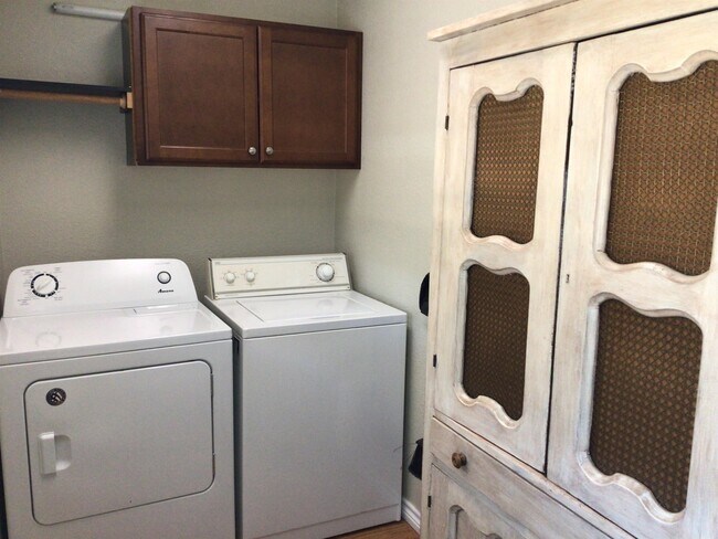 Building Photo - 1308 Belaire Dr