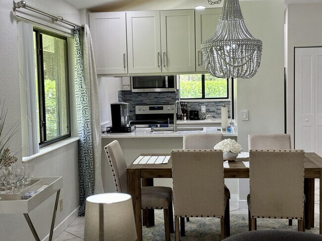 Building Photo - 216 Club Dr