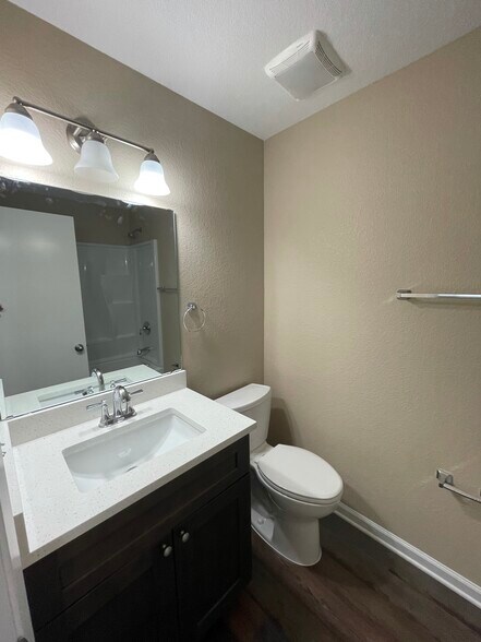 Building Photo - 410 Parkhill Cove