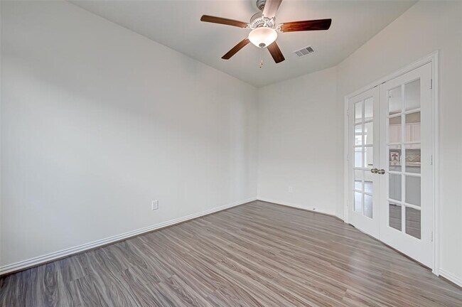 Building Photo - 30822 Lake Spur Mnr