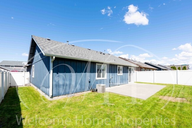 Building Photo - Newer 2 bed/2bath Home in Quiet Neighborhood