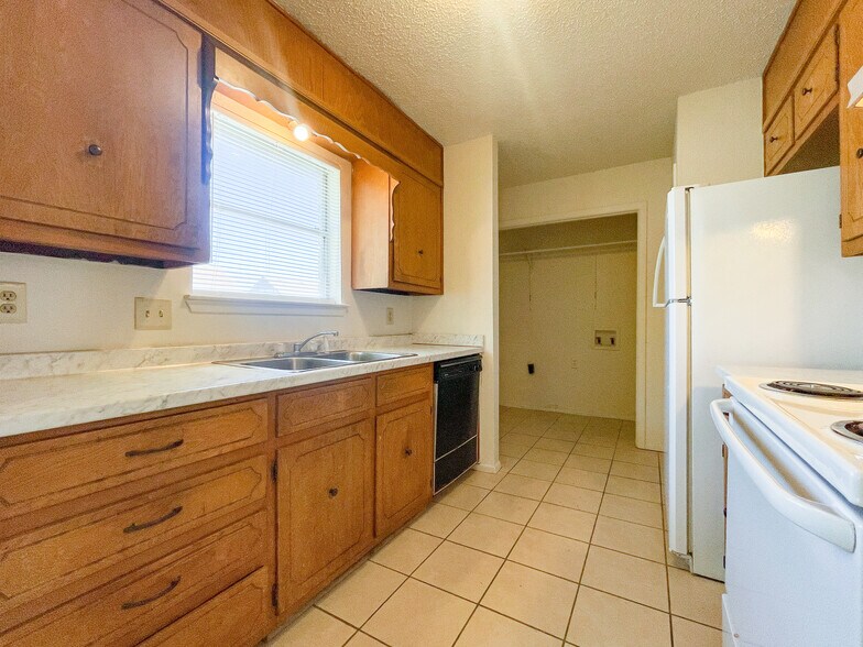 Building Photo - 105 Lindenwood Ln N