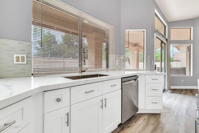 Building Photo - Stunning 4beds/2.5baths single-level home in the heart of Tempe!