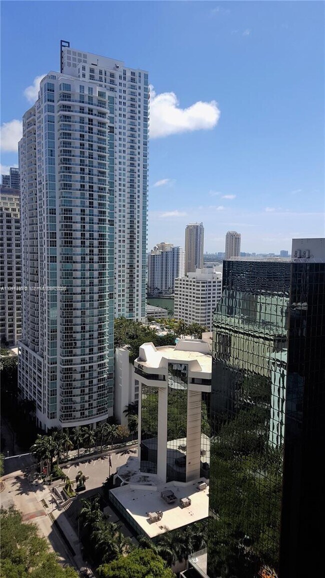 Building Photo - 1060 Brickell Ave