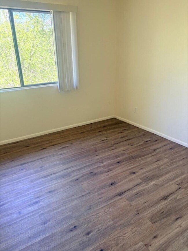 Building Photo - 610 S Granite St