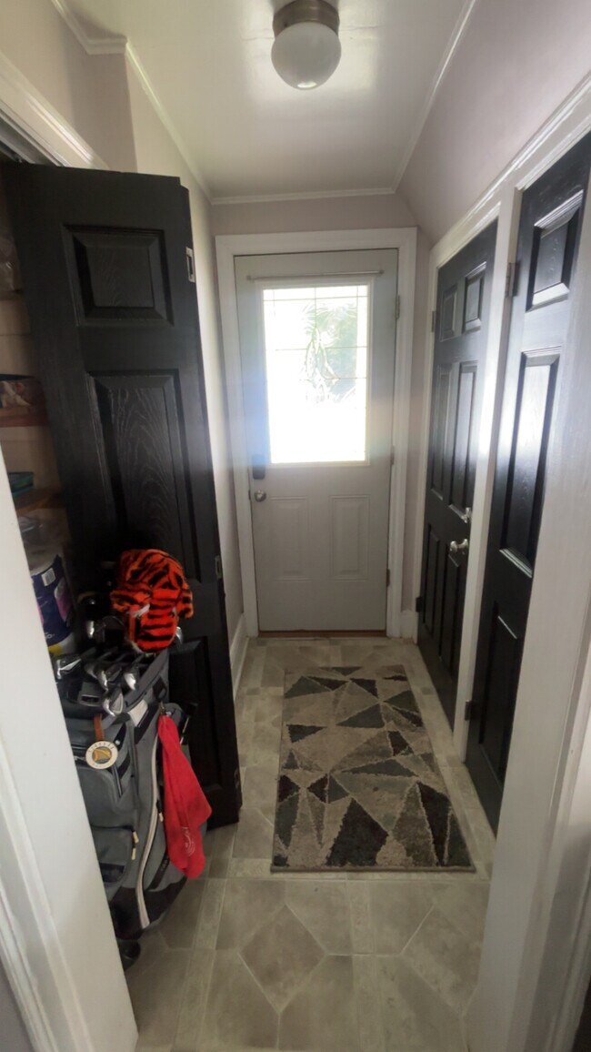Building Photo - 908 Symonds Pl