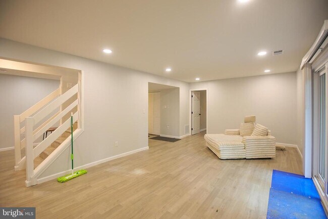 Building Photo - 4752 Carterwood Dr