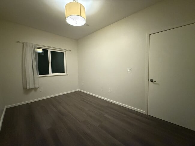 Building Photo - 562 29th St