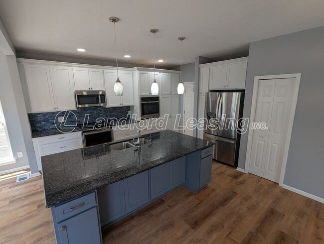 Building Photo - Spacious 4-Bedroom Colonial in Martin’s Ru...