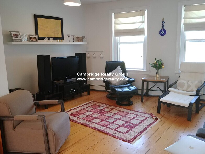 Building Photo - 1228 Cambridge St