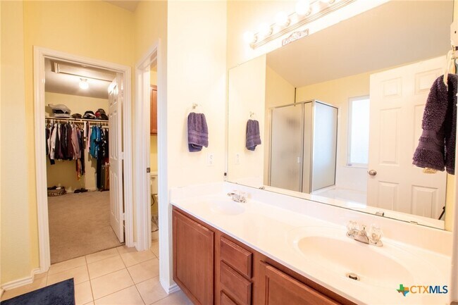 Building Photo - 5000 Willamette Ln