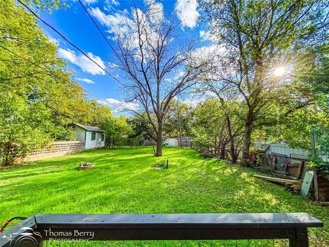 Building Photo - 2807 Russell Ave