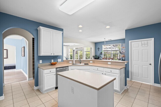 Building Photo - 587 Tuckahoe Rd