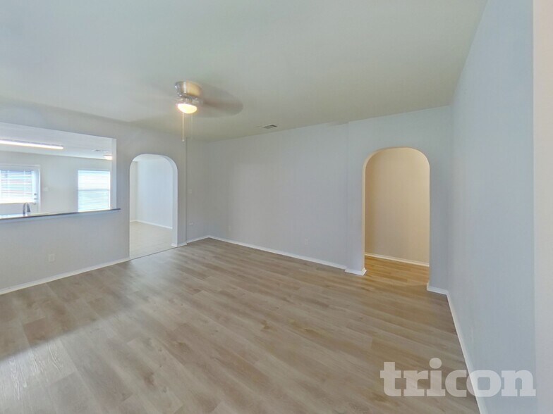 Building Photo - 336 Carlyle St