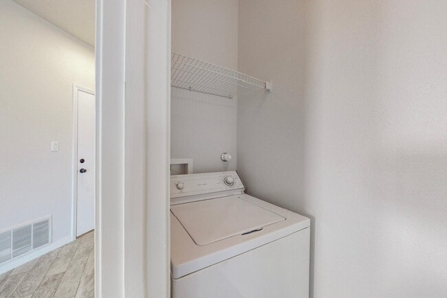 Building Photo - 5419 Saturnia Rd NW