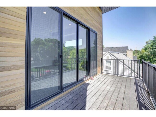 Building Photo - 3408 W 60th St