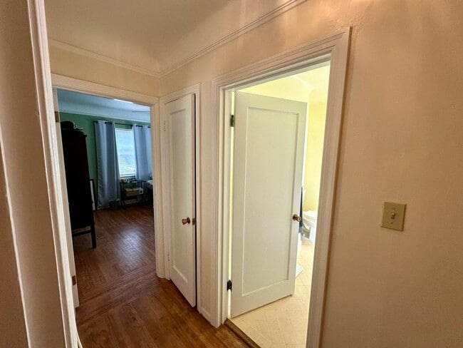 Building Photo - Welcome to this charming 2-bedroom, 2-bath...