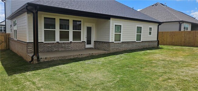 Building Photo - 5906 SW Coywolf St