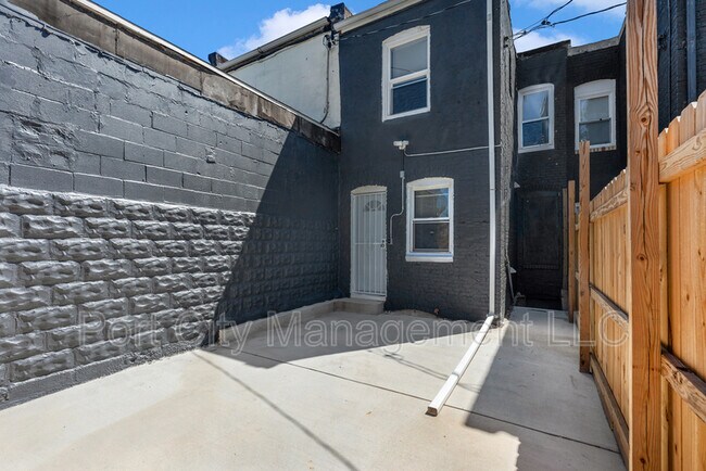 Building Photo - 1416 N Milton Ave