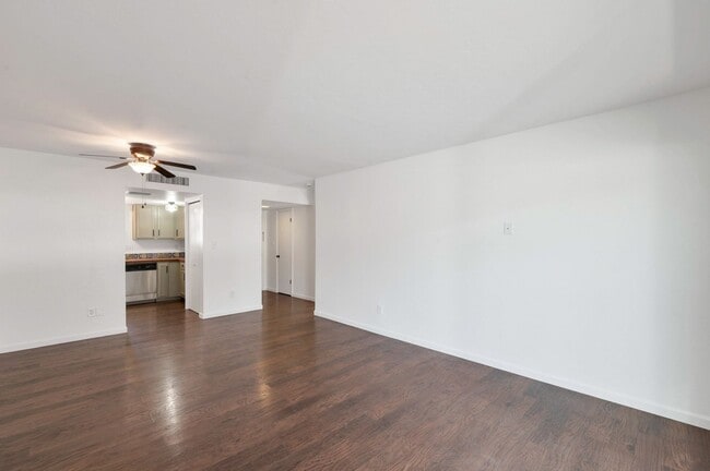 Building Photo - Charming 2 bedroom, 1 bathroom home locate...