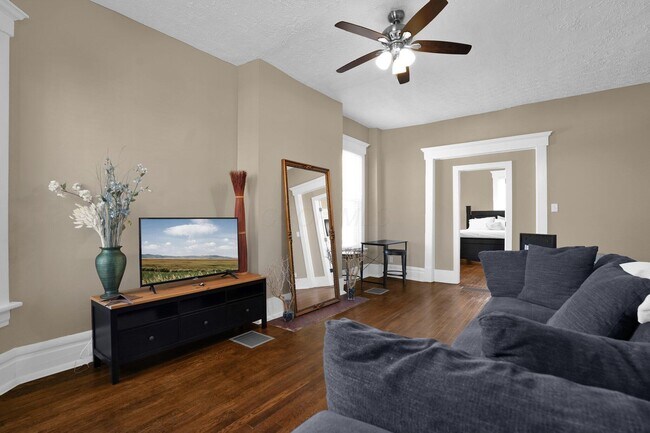 Building Photo - 498 S Ohio Ave