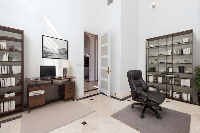 Building Photo - 4/3 Stunning Waterfront home in the heart of Clearwater Beach!