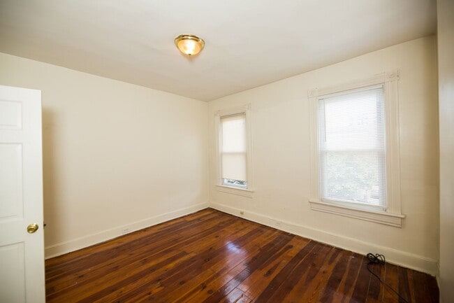 Building Photo - Charles Village 3bd/1.5ba Rowhome w/ W/D & A/C! --Available 8/14
