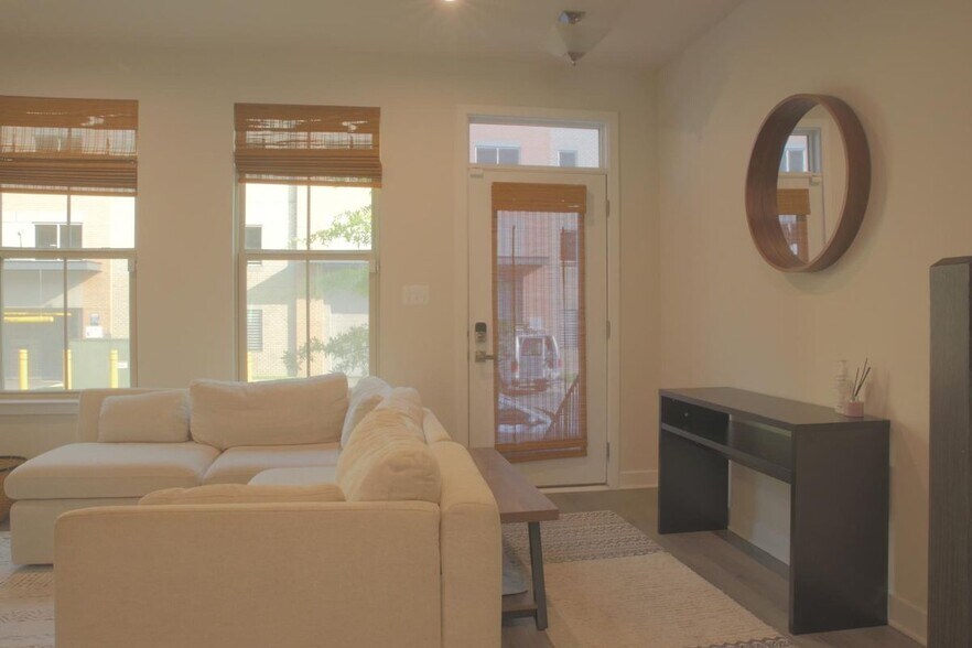 Building Photo - 2816 Devonshire Clfs Ter