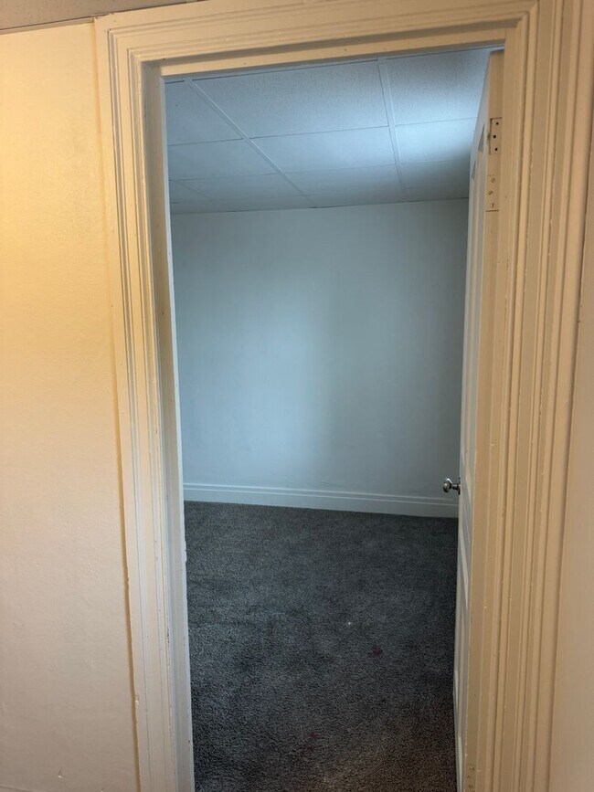 Building Photo - 1559 W King St