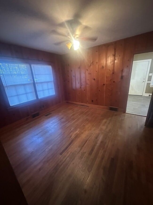 Building Photo - 705 Parrott Ave