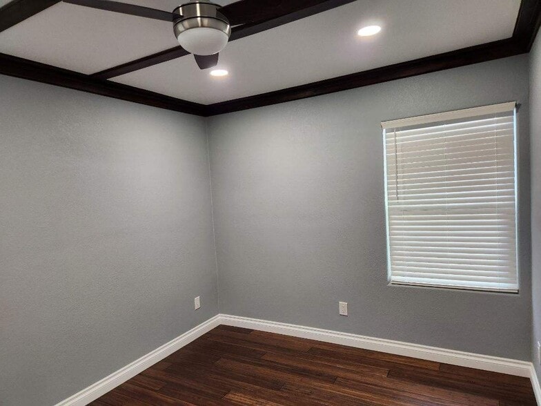 Building Photo - 703 42nd St