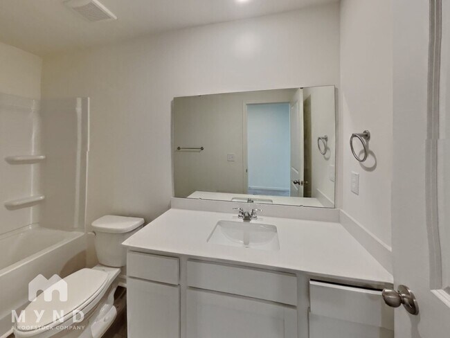 Building Photo - 1128 Centerview Dr