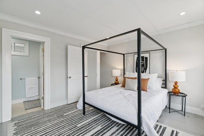 Building Photo - 1228 Catharine St