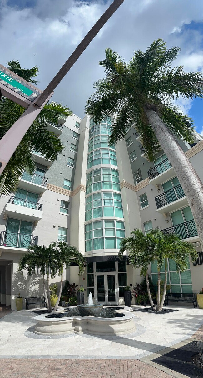 Building Photo - 600 S Dixie Hwy