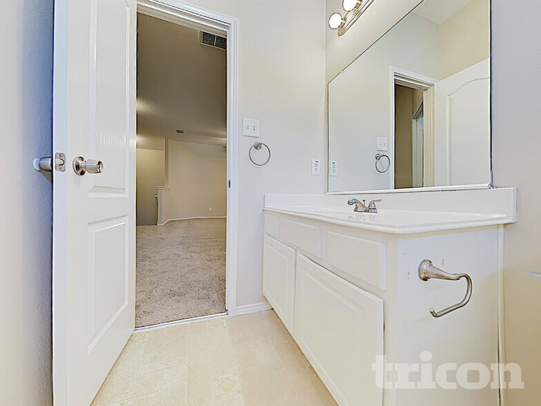 Building Photo - 9715 Haleys Comet Cir