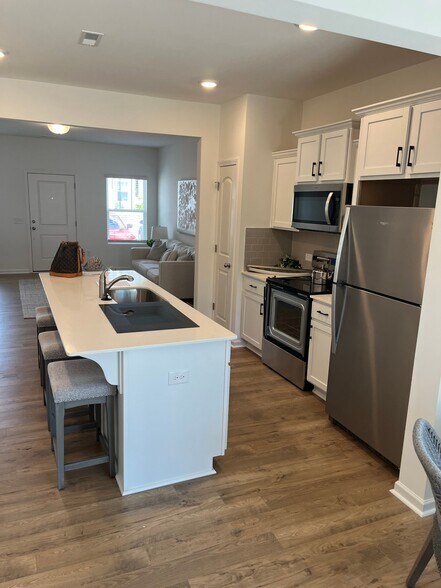 Building Photo - 230 Banbury Ln