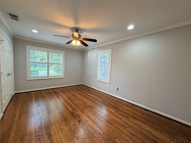 Building Photo - 1631 Chantilly Ln