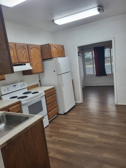 Kitchen - 21 Division St S