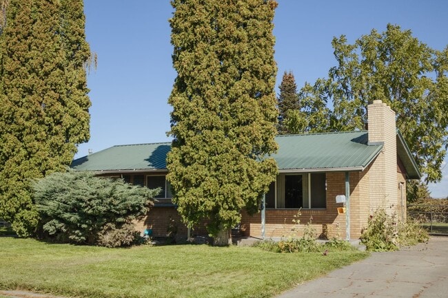 Building Photo - Charming 5 Bed, 2 Bath Home in Blackfoot, Idaho!