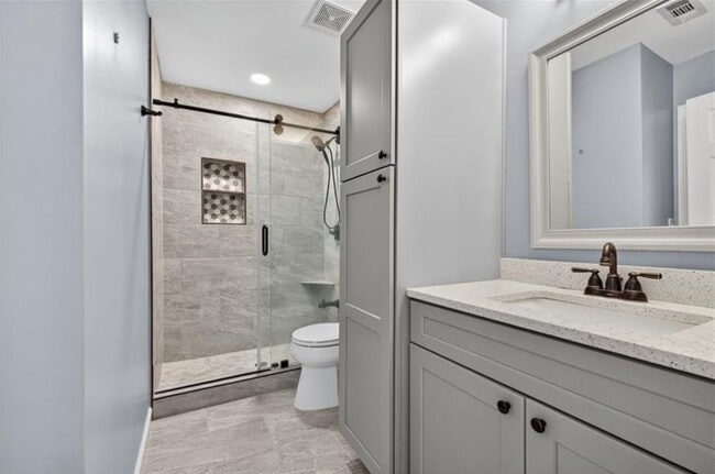 Building Photo - 740 Mayfair Ct