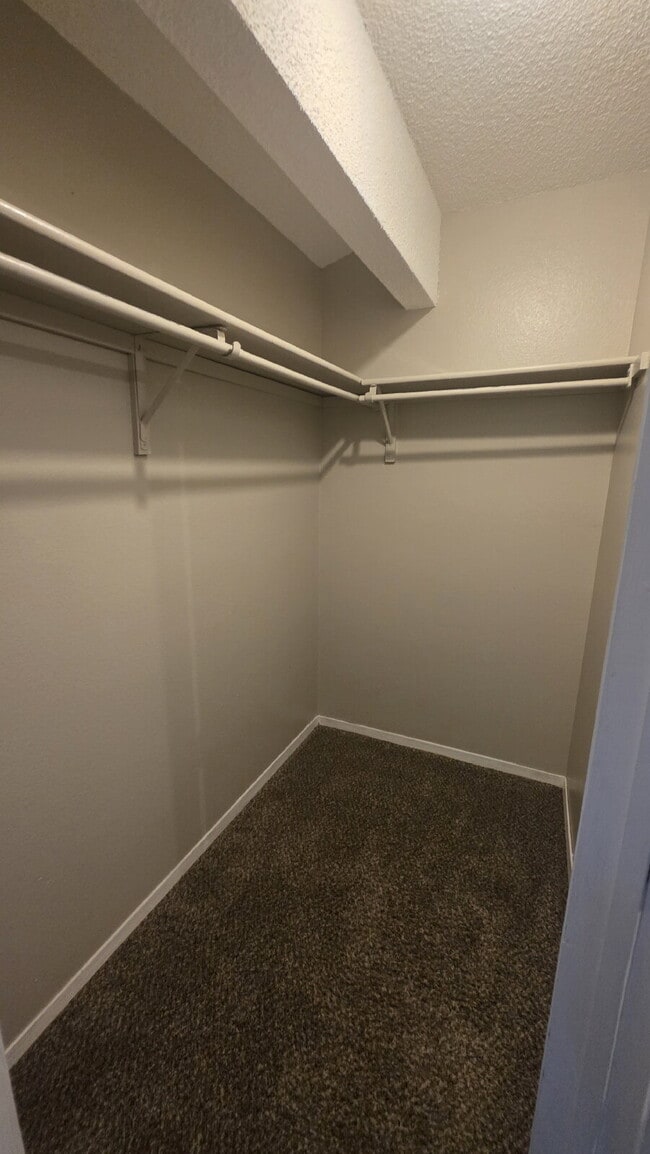 Building Photo - 2 Bed- 1 Bath on Darby West Side