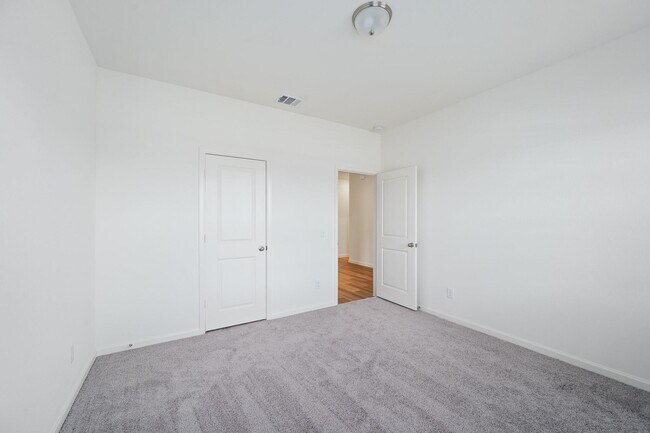 Building Photo - 6310 Highland Bnd Dr