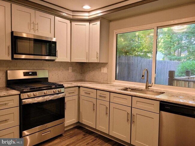Building Photo - 48 Peregrine Dr