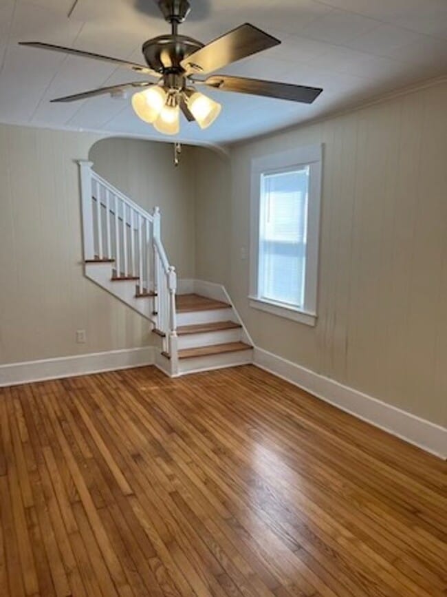 Building Photo - Nice Home, Convenient Location