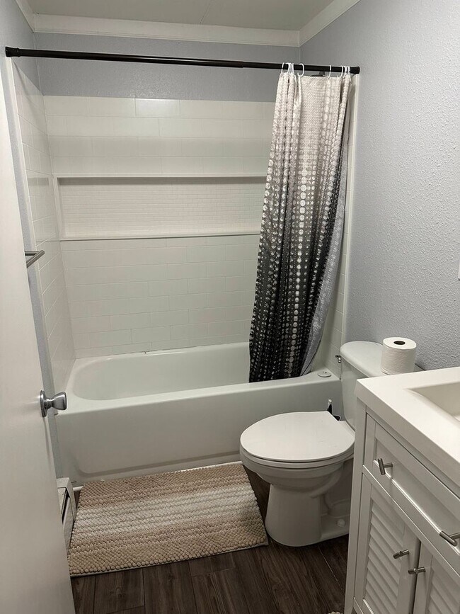 Building Photo - 2010 Carr Ave