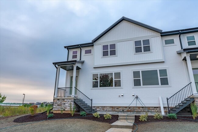 Building Photo - 139 Prairie Heights Dr