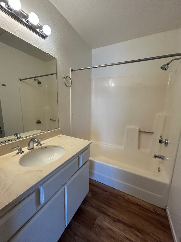 Building Photo - 1806 Huntington Dr