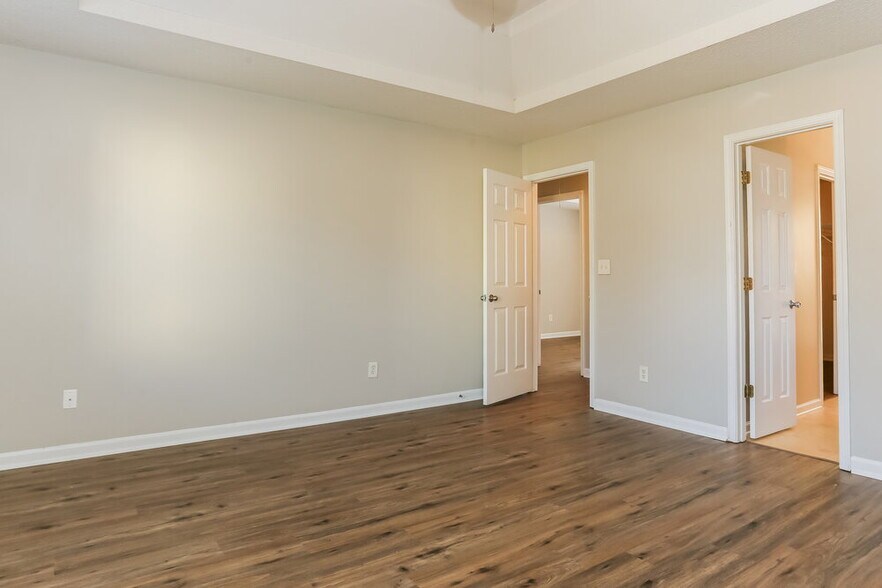 Building Photo - 5442 Beaver Lake Dr SW